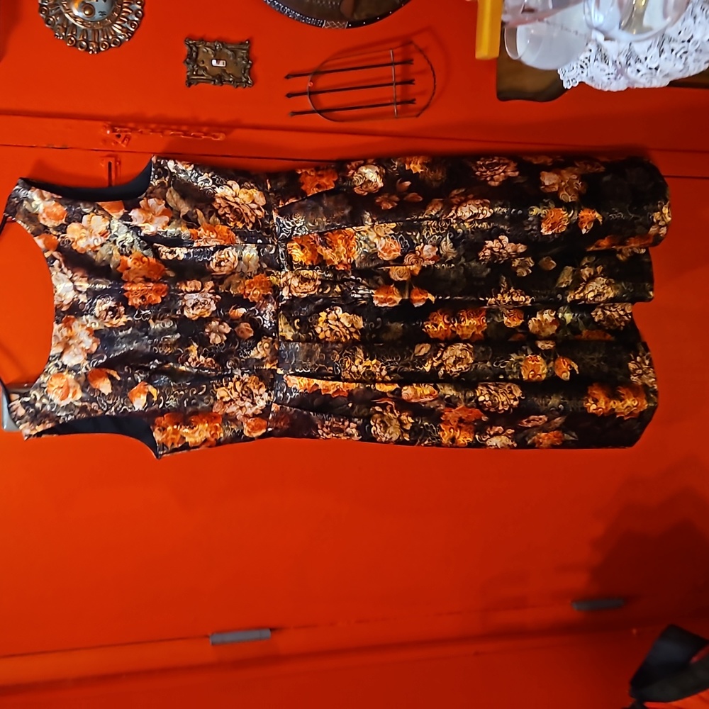 This a a beautiful party or wedding party dress it's new in perfect condition